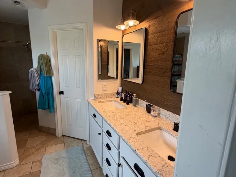 Bathroom cleaned move-out ready by Bellevue Clean