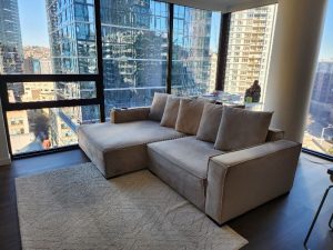Modern Bellevue living room with clean sofa and rug by bellevuecleans – Recurring Cleaning Service