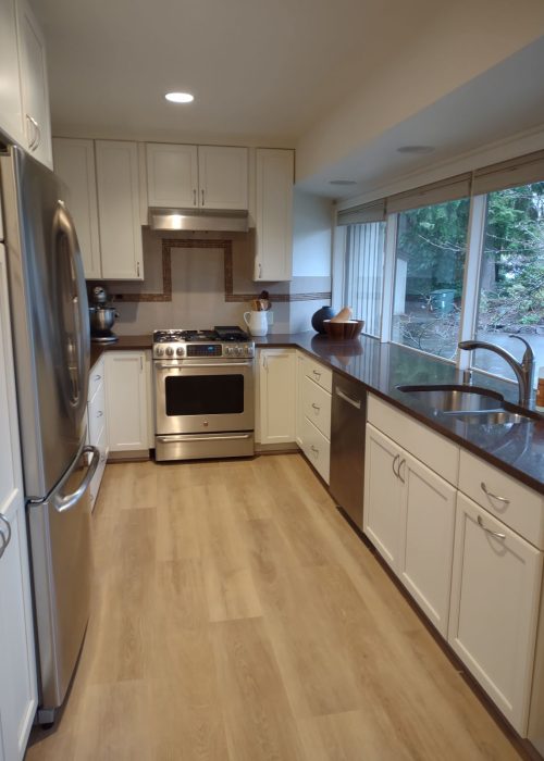 Clean modern kitchen in Bellevue by bellevuecleans – expert deep cleaning services in Bellevue